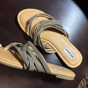 Super cute olive bling flip flops